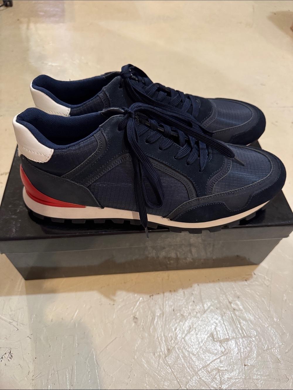 New Men's B2 Navy Blue Athletic Sneakers